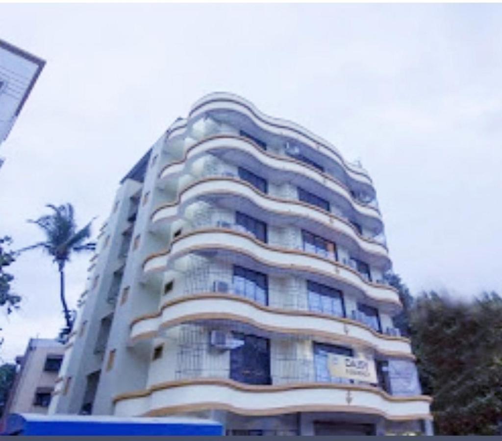 Hotel Daisy Residency