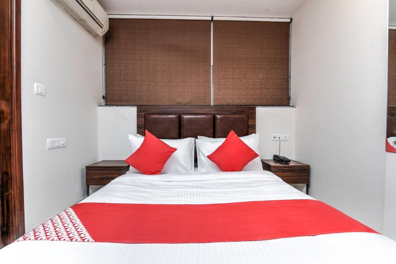 Oyo 77182 Sea Rock Hotel Mumbai