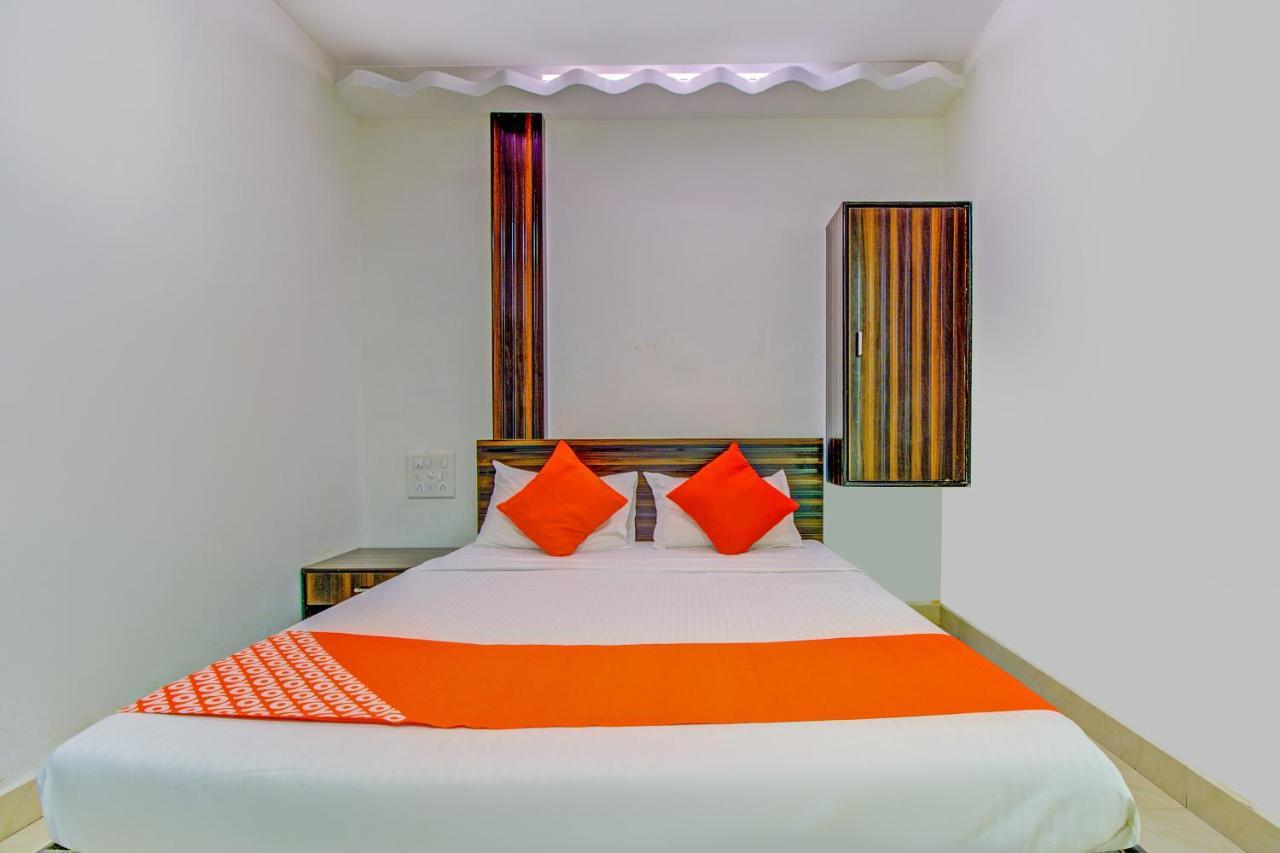 Oyo 76486 Silver Moon Hotel 2*
