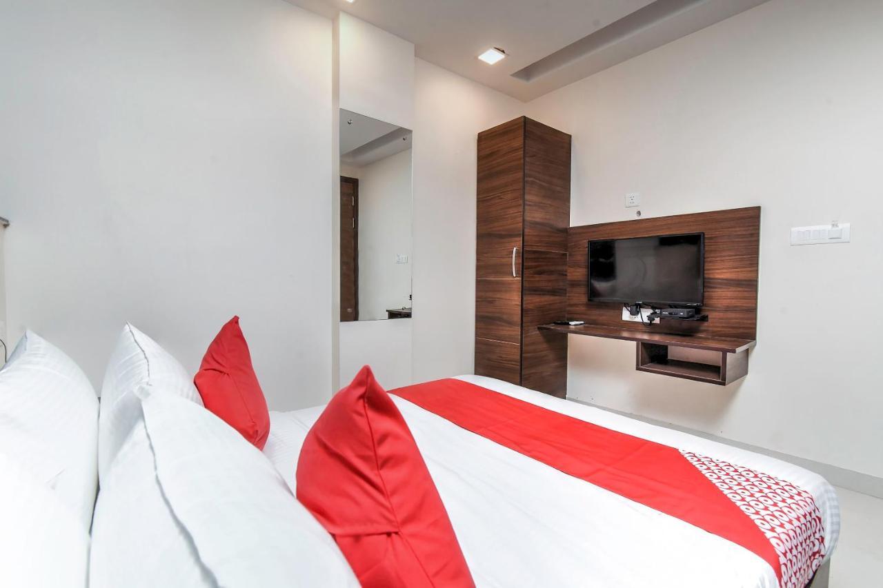Oyo 77182 Sea Rock Hotel Mumbai