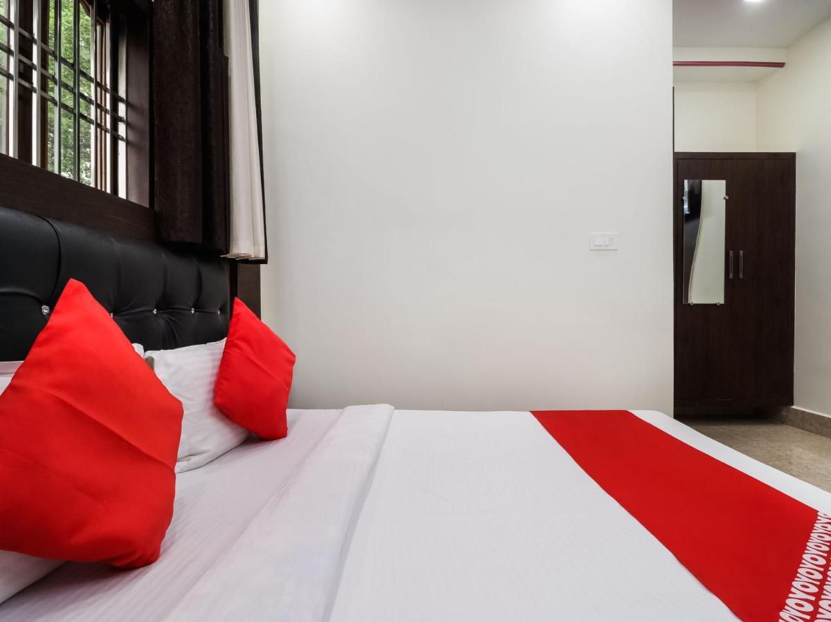 Hotel Oyo 77182 Sea Rock Mumbai