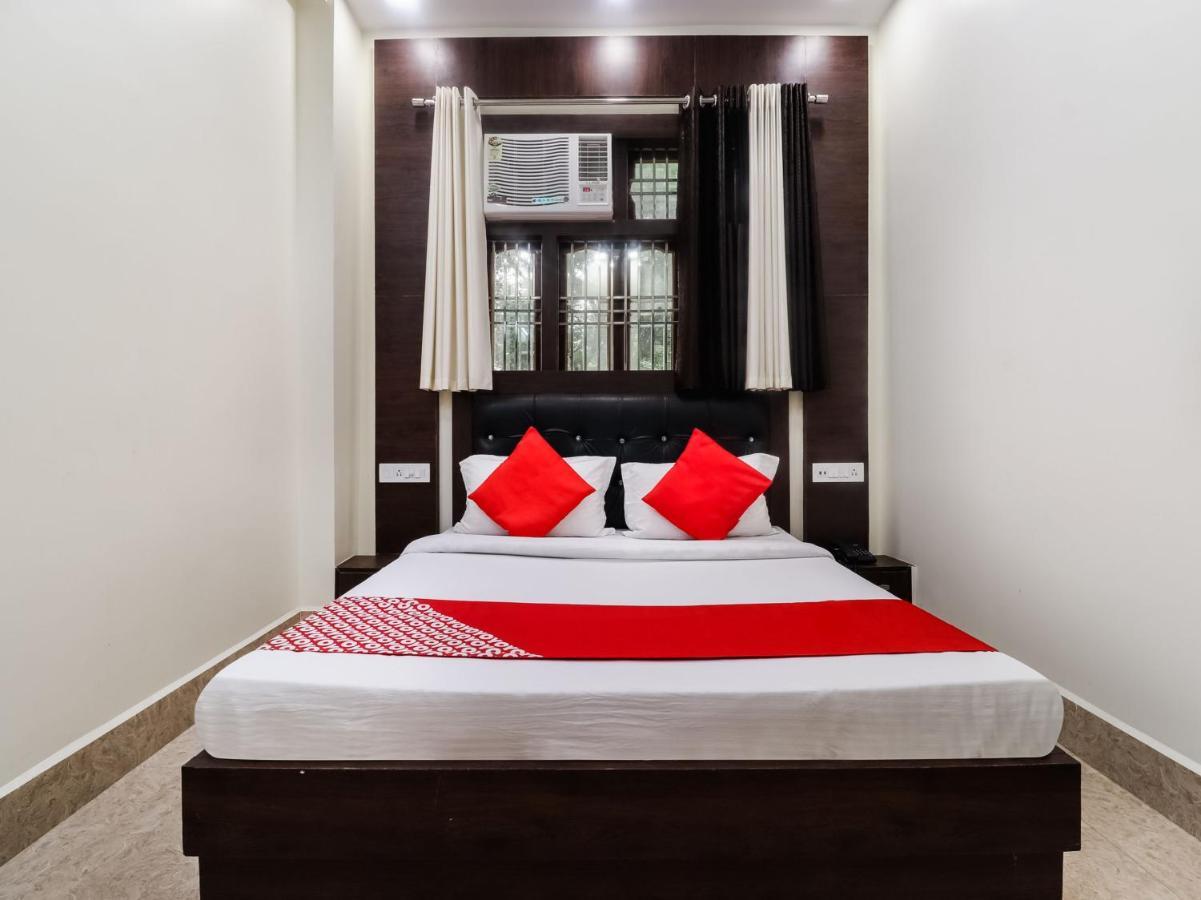 Hotel Oyo 77182 Sea Rock Mumbai