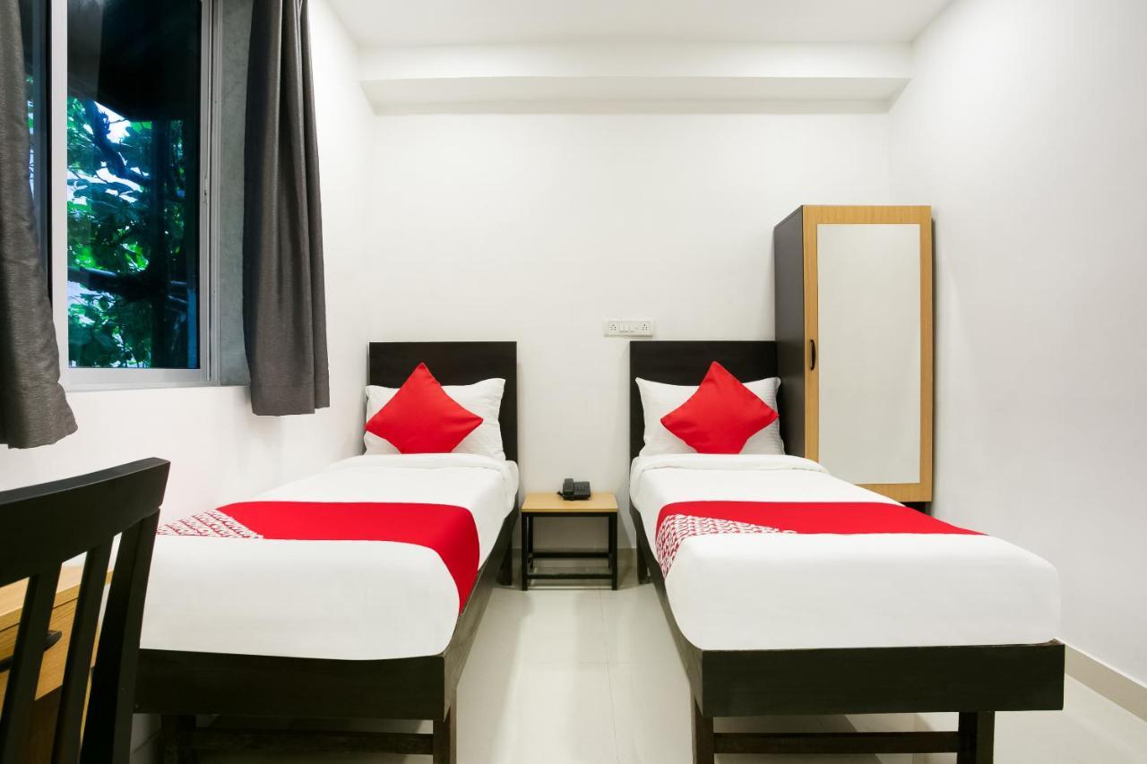 Oyo Flagship 77192 Shangrila Nehru Road Hotel