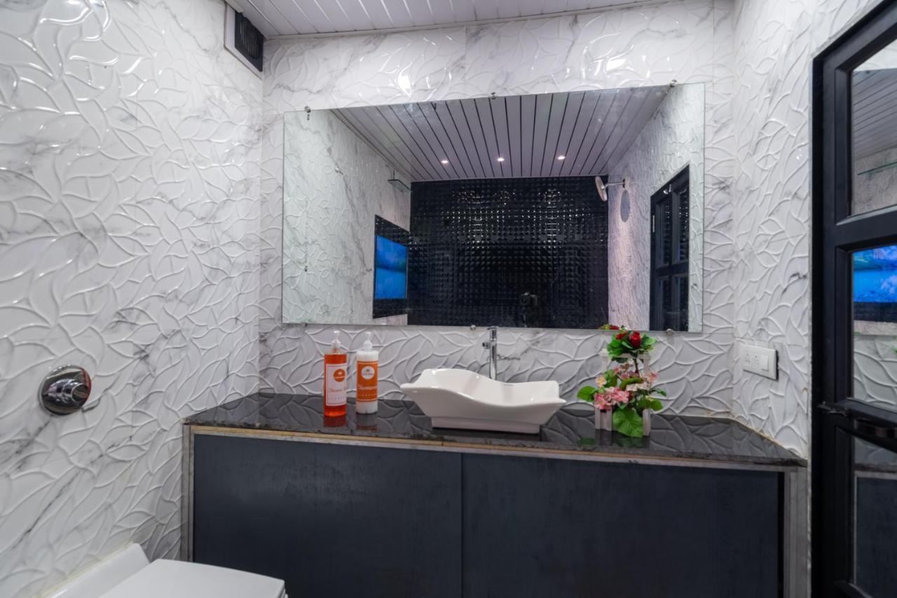 Osi Jogeshwari West Apartment Mumbai