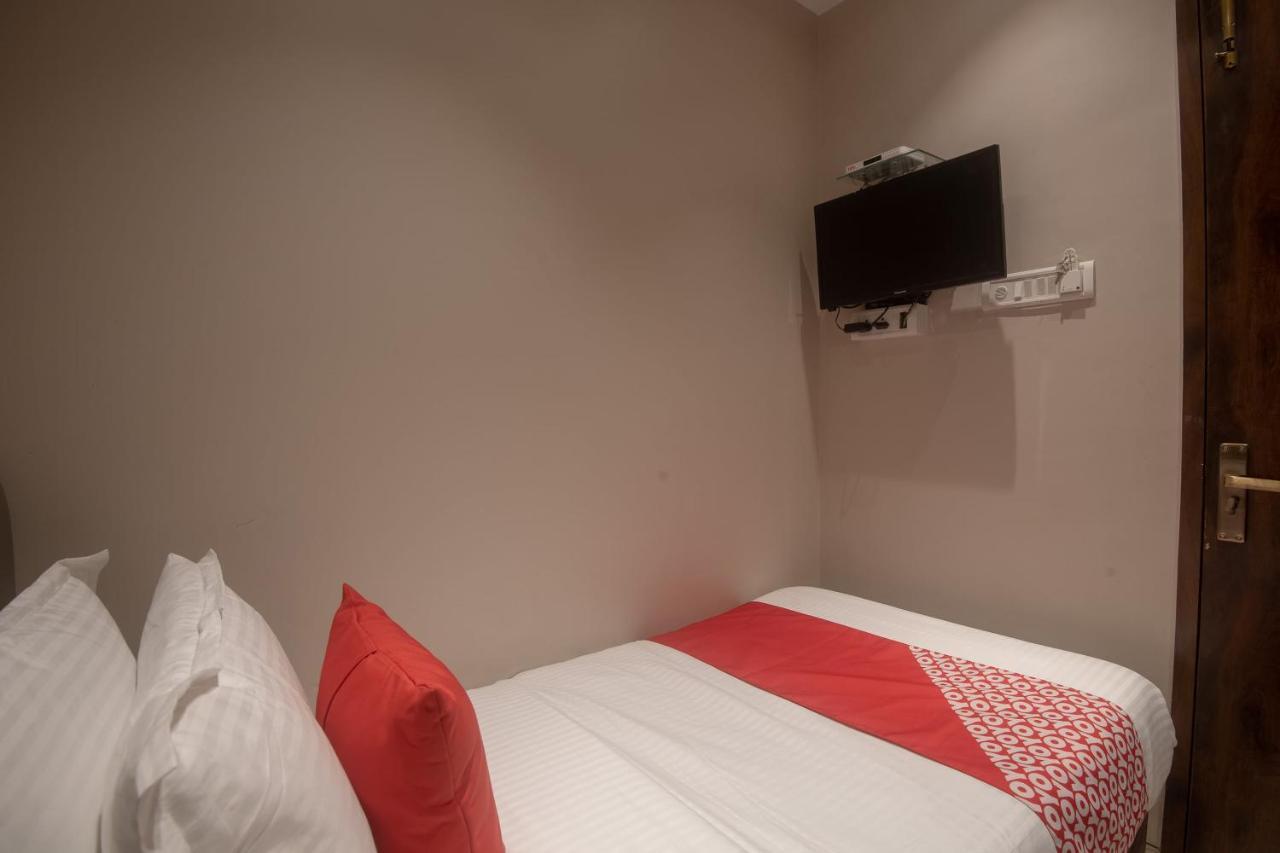 Oyo 41605 Prince Palace 3*