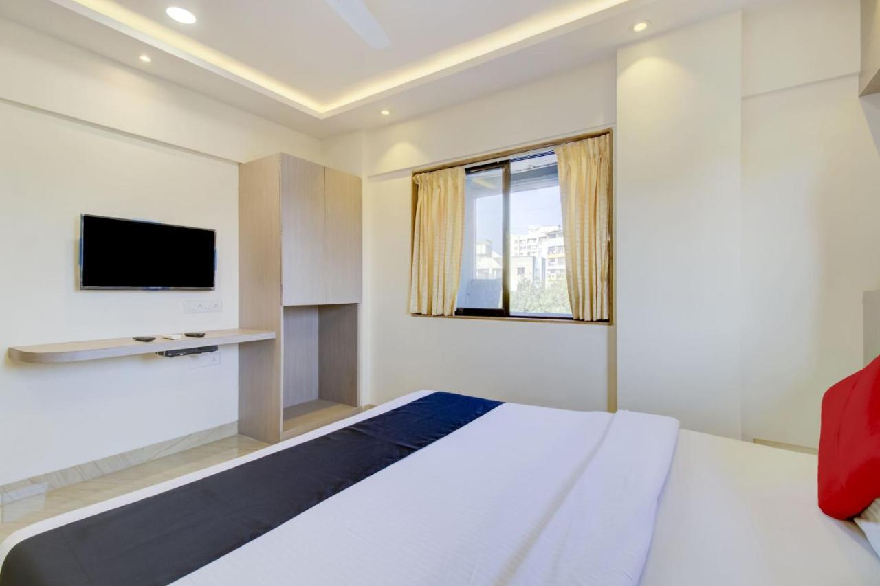 Capital O 77296 Jalaja Hotel 3*
