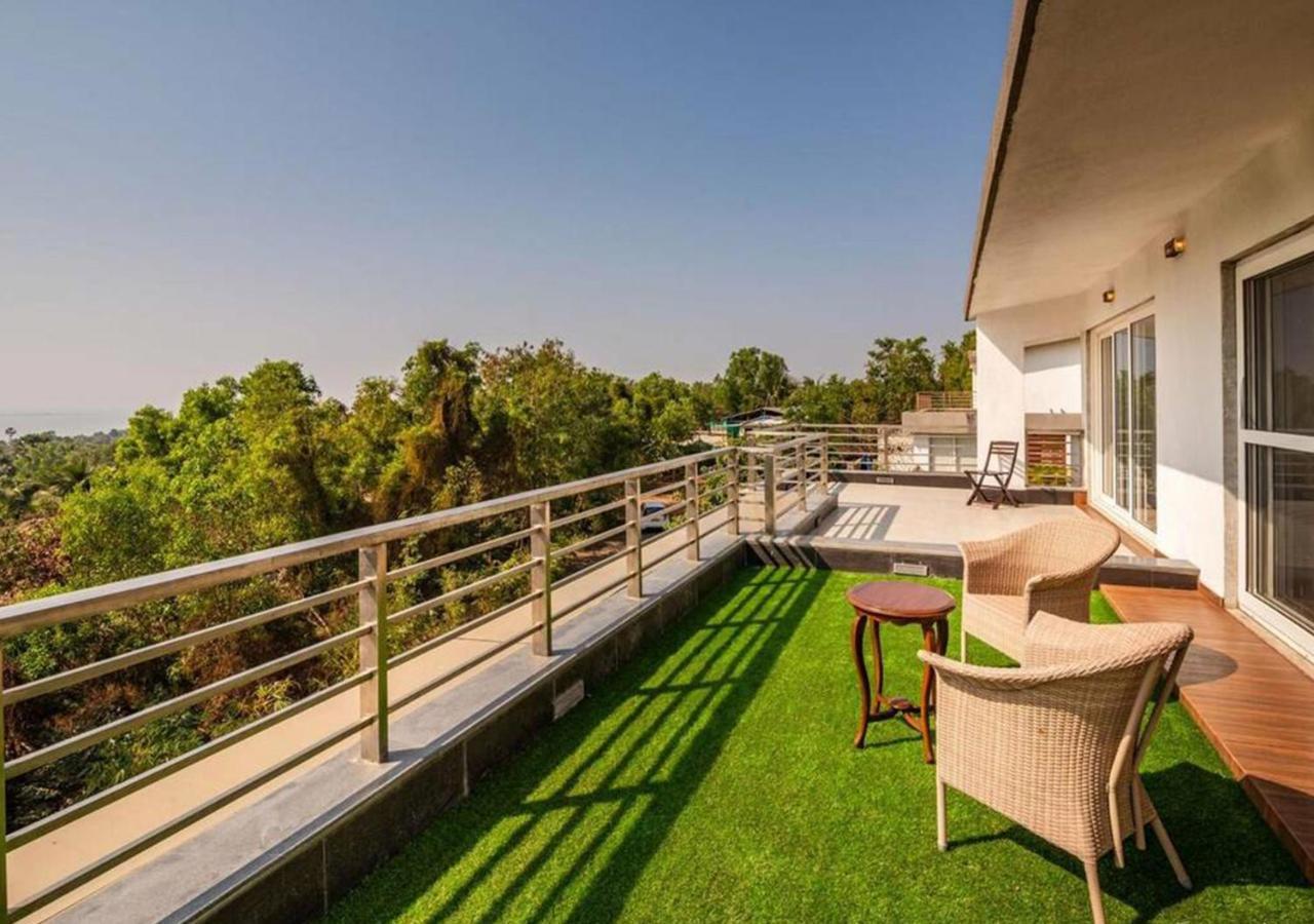 Holiday home Oceanfront 4 Bed Private Pool Gorai Near Mumbai