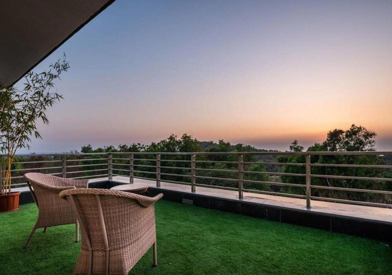 Holiday home Oceanfront 4 Bed Private Pool Gorai Near Mumbai