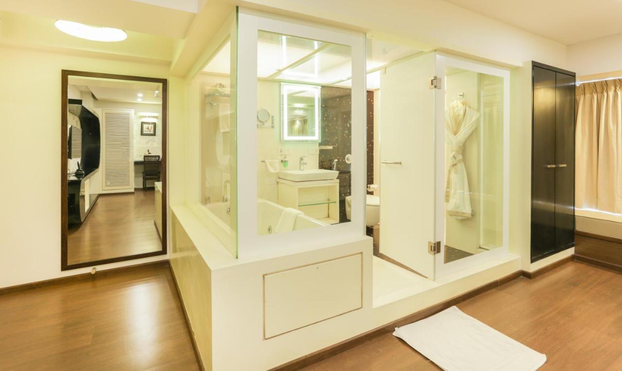 Metropolis Hotel 4*