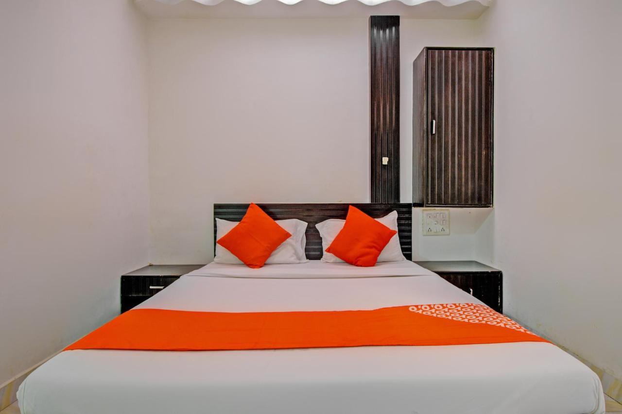 Oyo 76486 Silver Moon Hotel 2*