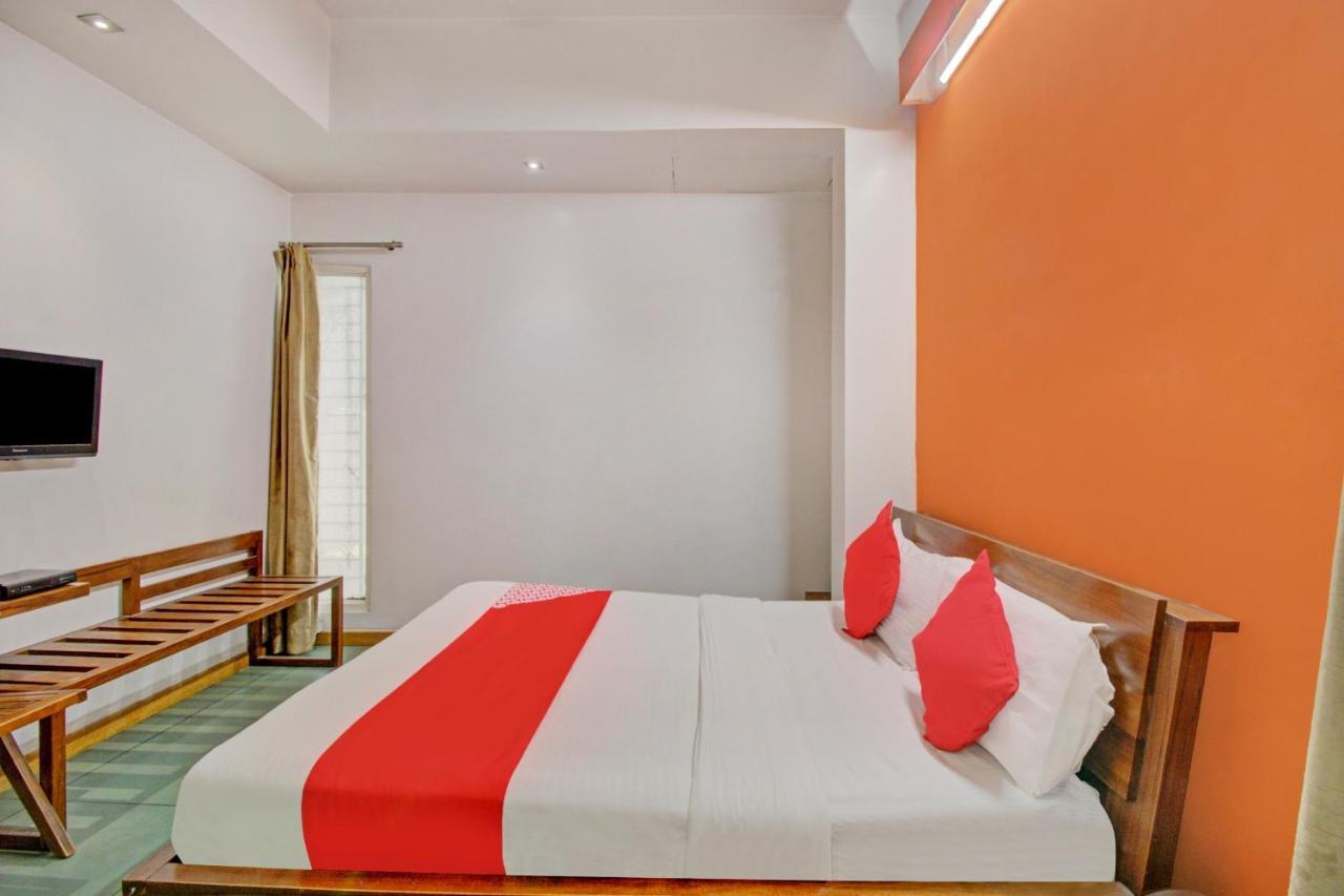 Hotel Vaccinated Staff- Oyo 1784 Ascot Mumbai