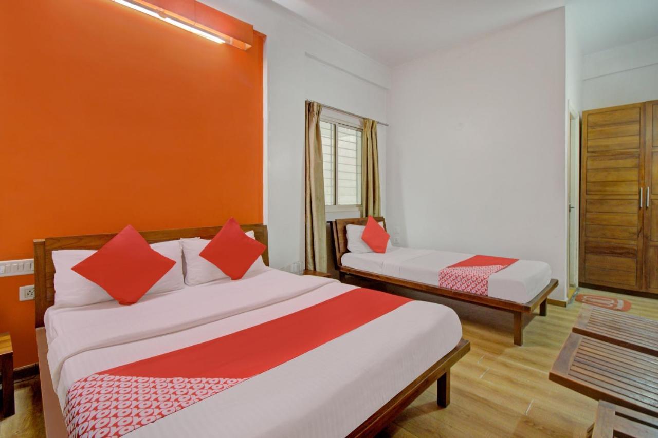 Vaccinated Staff- Oyo 1784 Ascot Hotel Mumbai
