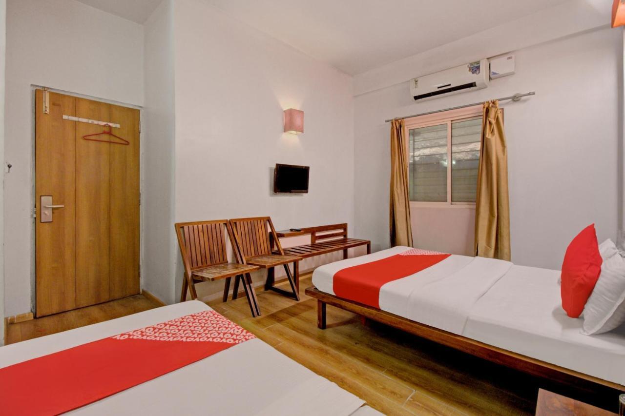 Vaccinated Staff- Oyo 1784 Ascot 3* Mumbai