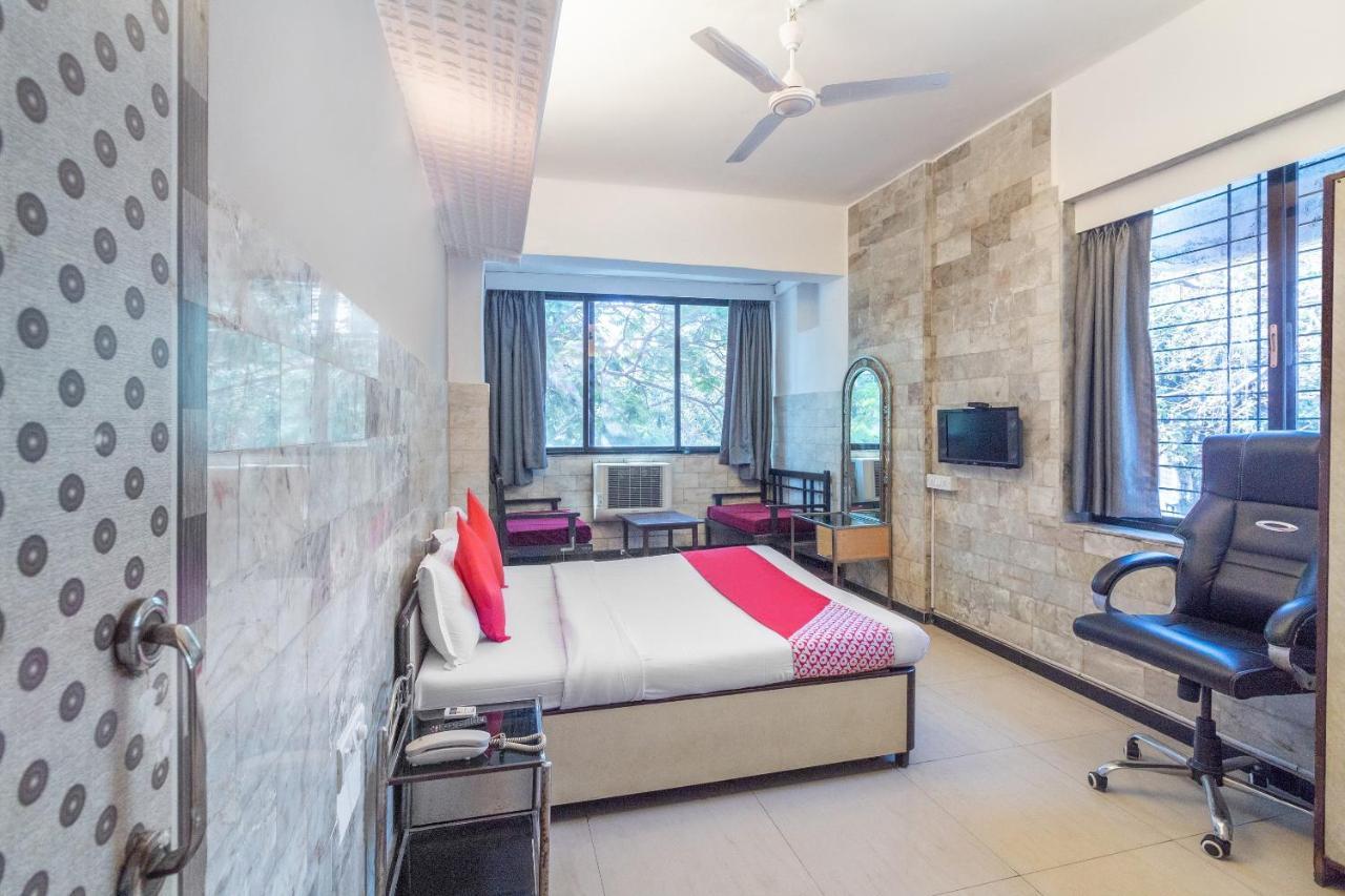 Oyo 71397 Guru 3* Mumbai