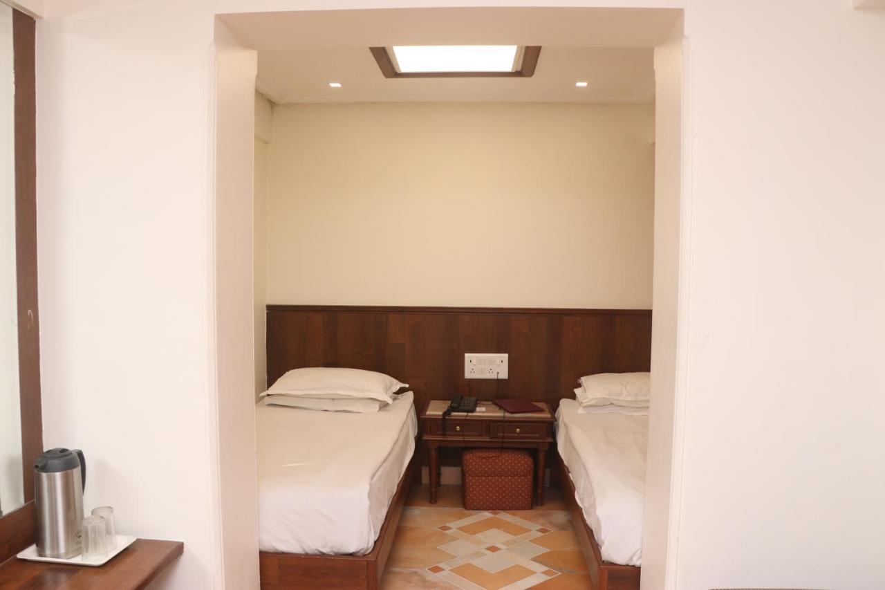 Adarsh Baug Hotel 3*