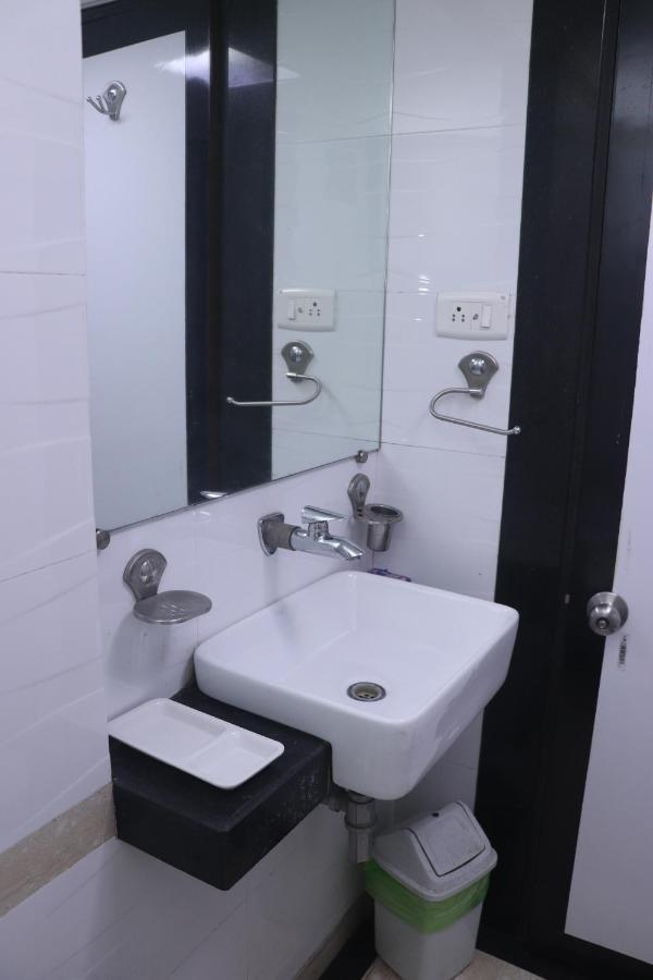 Adarsh Baug Hotel 3*