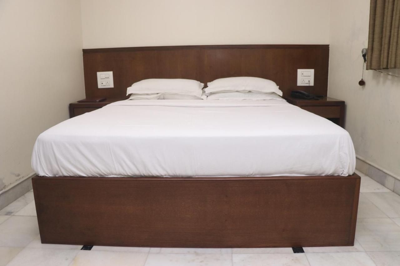 Adarsh Baug 3*