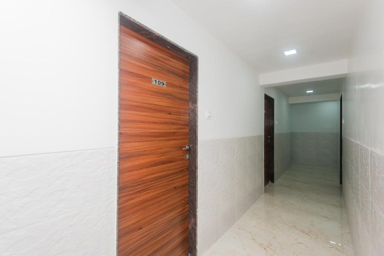 Oyo 46995 Grand Plaza