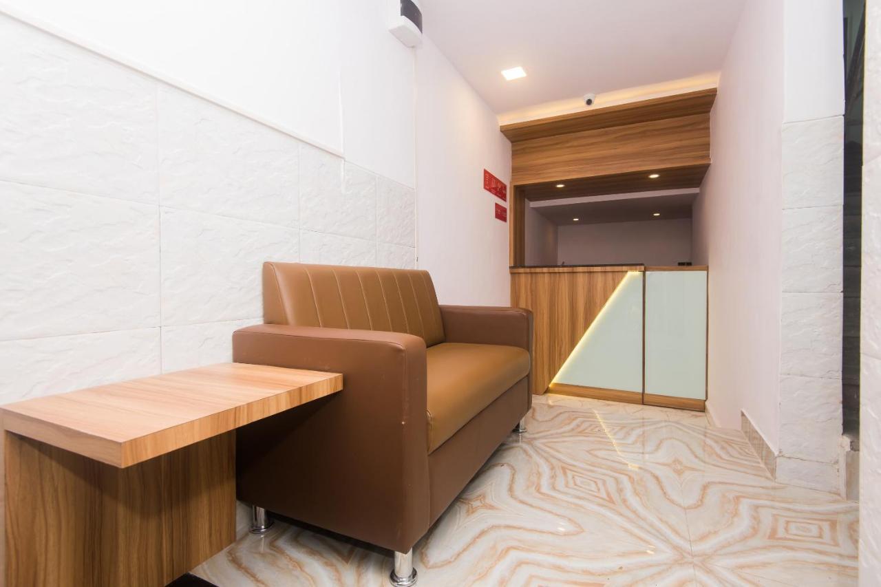 Oyo 46995 Grand Plaza Mumbai