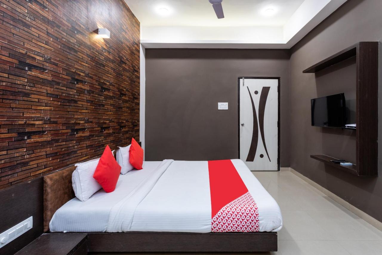 Oyo 64827 Marve Residency