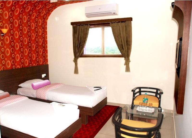 Hotel Fabexpress Adore - Nr International Airport 3*