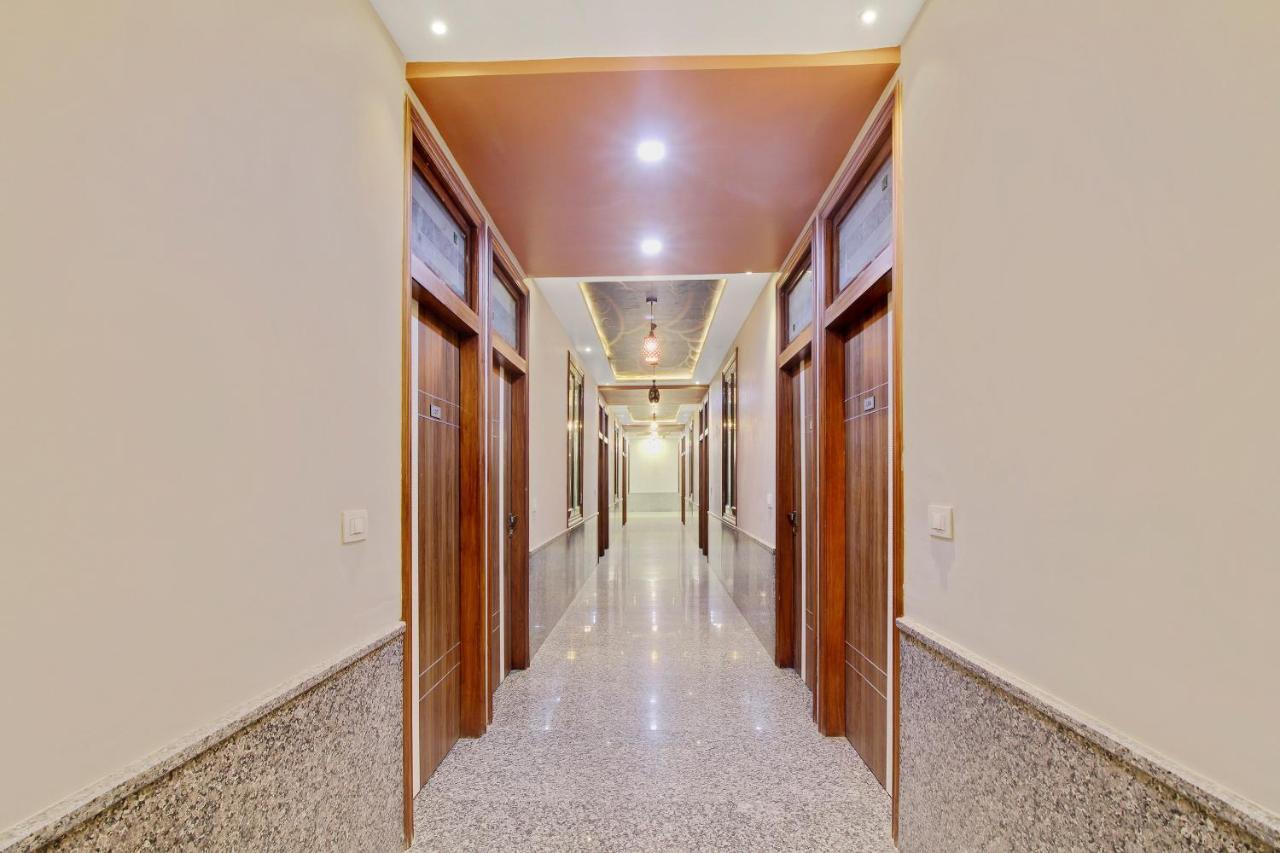 Oyo 64827 Marve Residency Mumbai