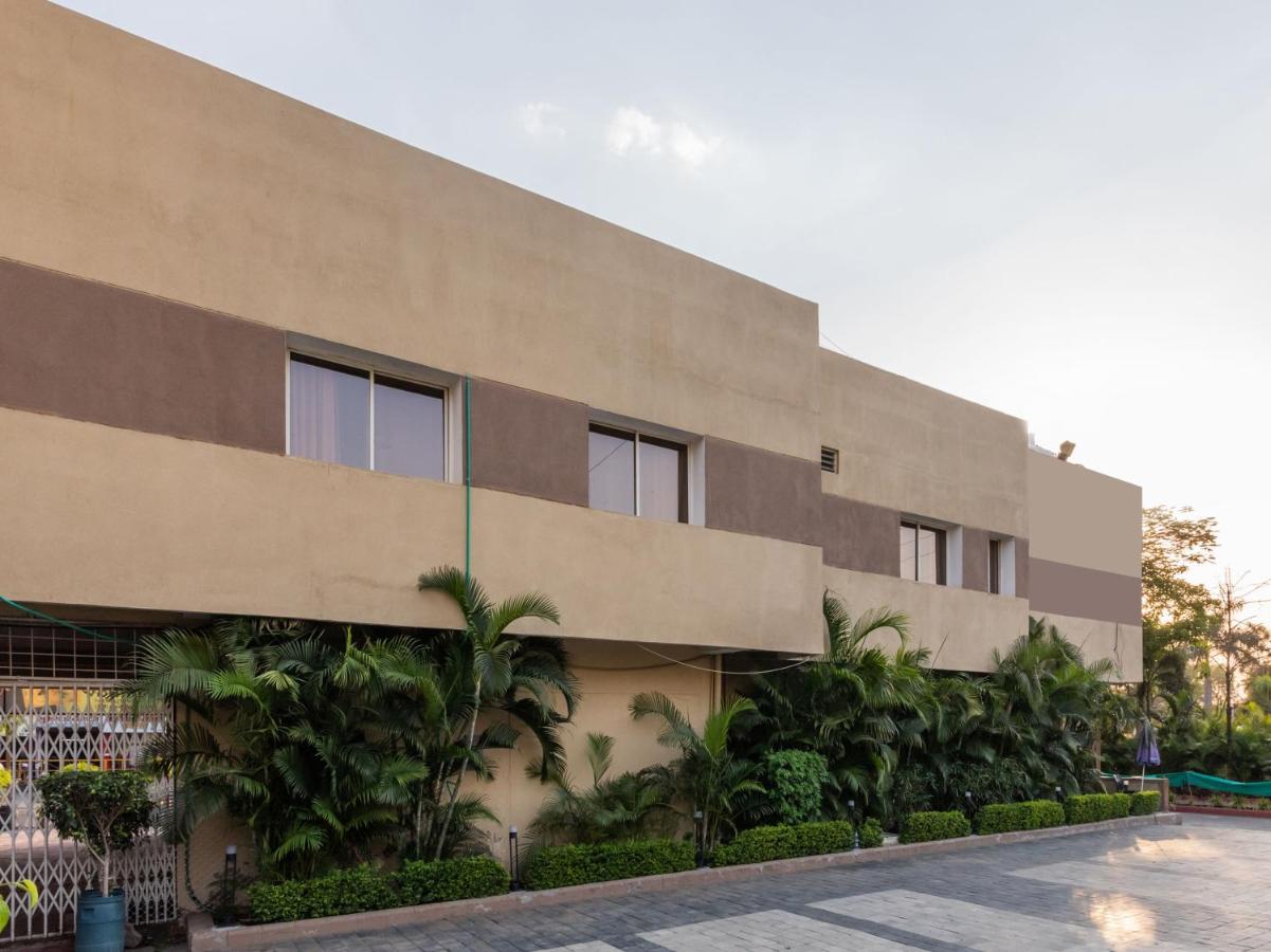 Oyo 64827 Marve Residency Mumbai