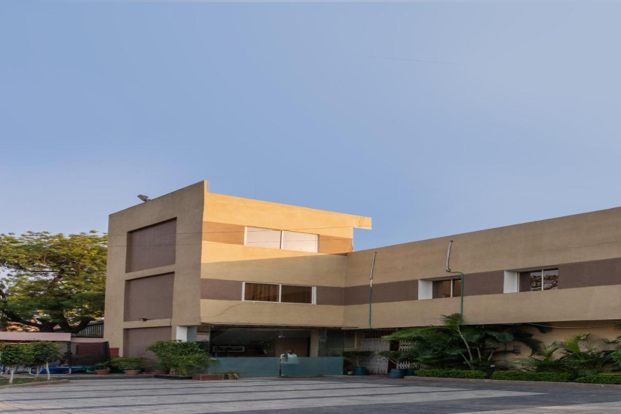 Oyo 64827 Marve Residency 3*
