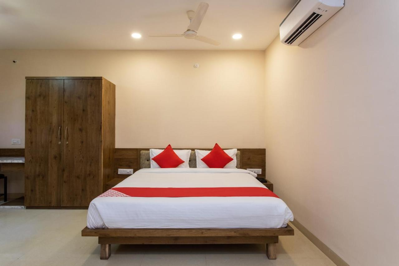 Hotel Oyo 64827 Marve Residency Mumbai