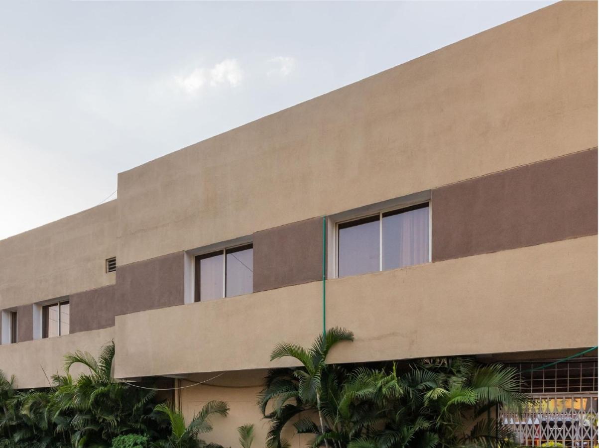 Oyo 64827 Marve Residency