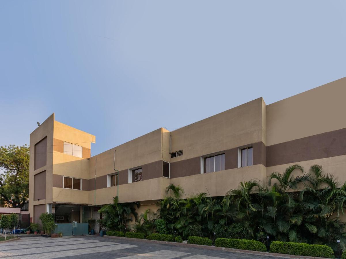 Oyo 64827 Marve Residency Hotel Mumbai