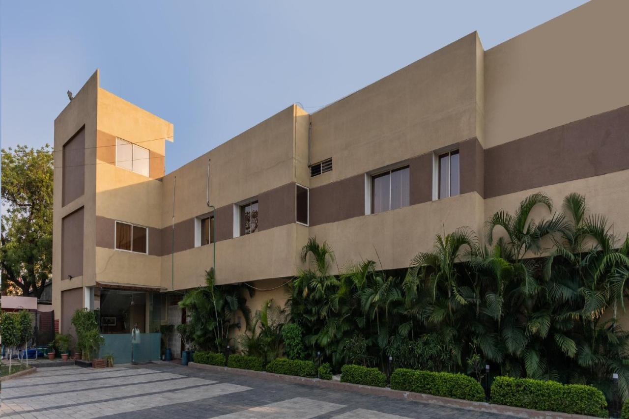 Oyo 64827 Marve Residency Hotel Mumbai