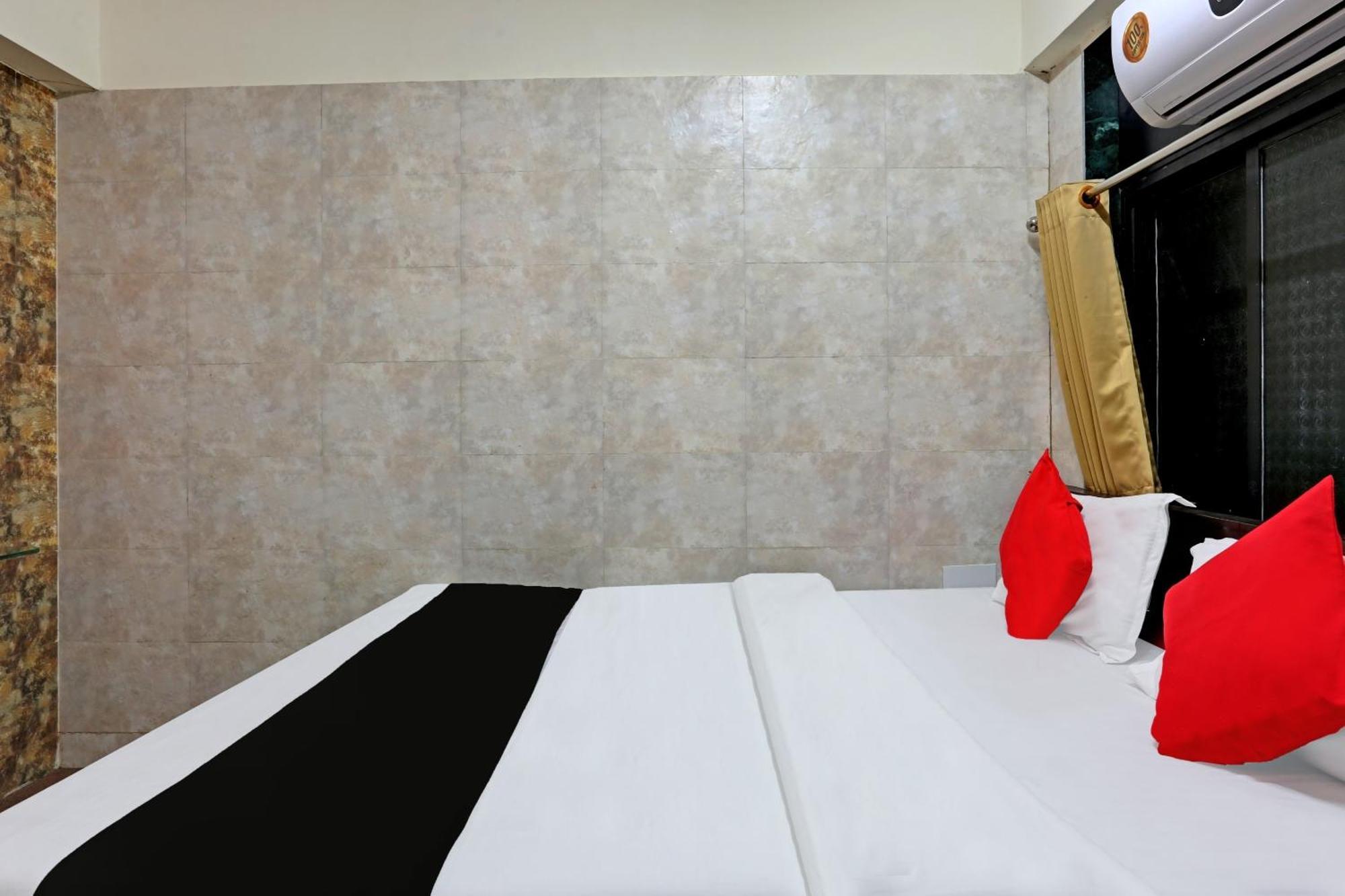 Capital O 79386 Hotel Emirates 3*