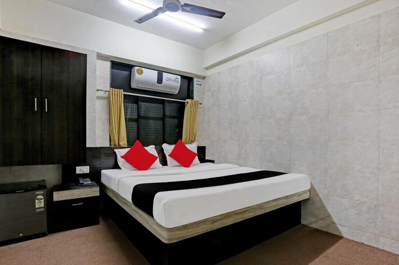 Capital O 79386 Hotel Emirates 3* Mumbai
