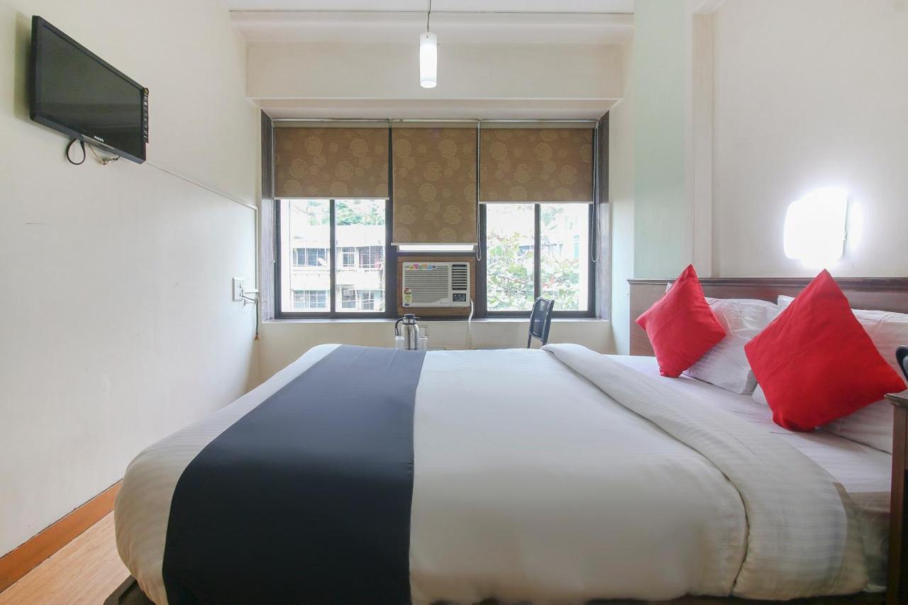 Hotel Vaccinated Staff- Capital O75414 Dream Residency Mumbai