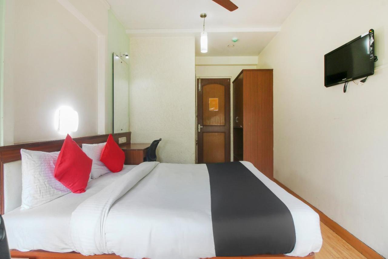 Vaccinated Staff- Capital O75414 Dream Residency Mumbai