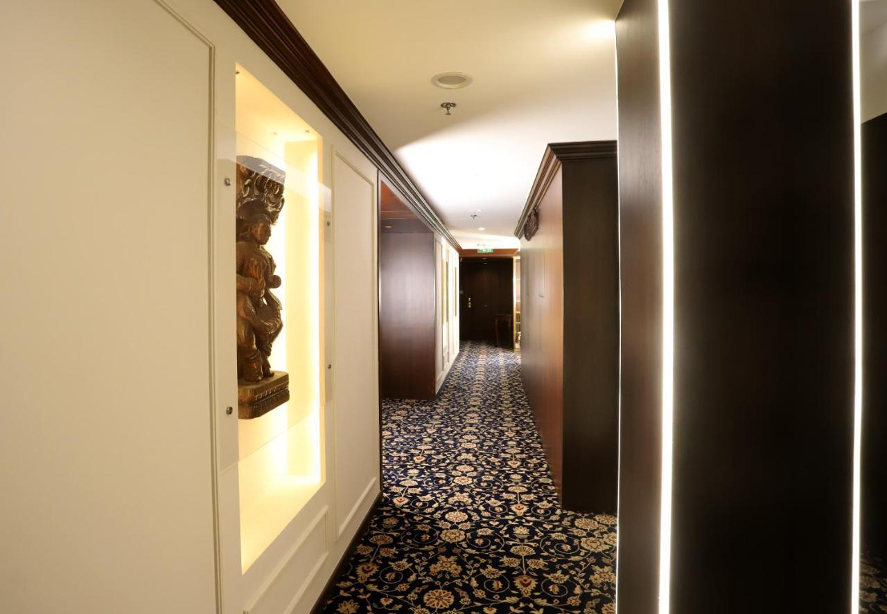 Hotel The Ambassador, Marine Drive, Mumbai