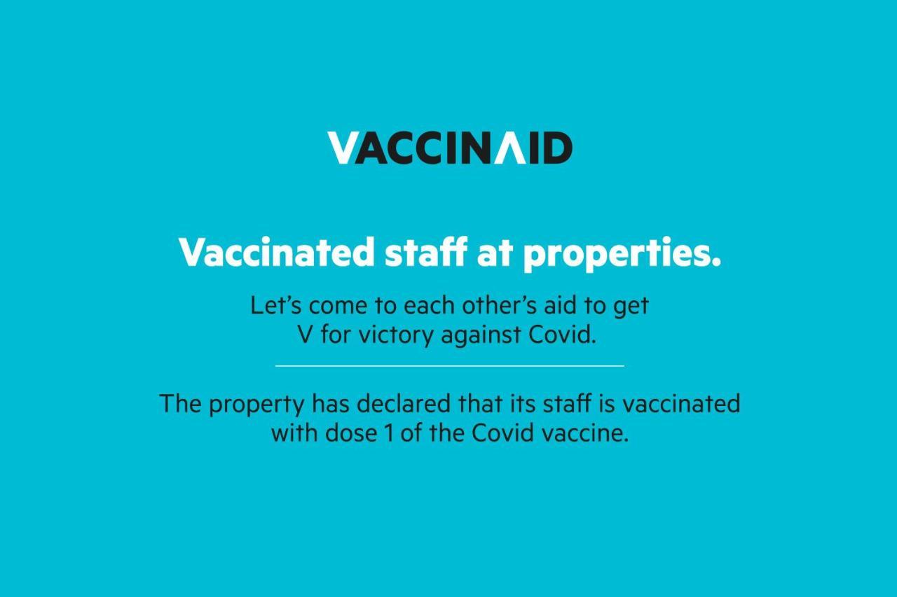 Hotel Vaccinated Staff - Oyo 22055 Dadar Residency 3*