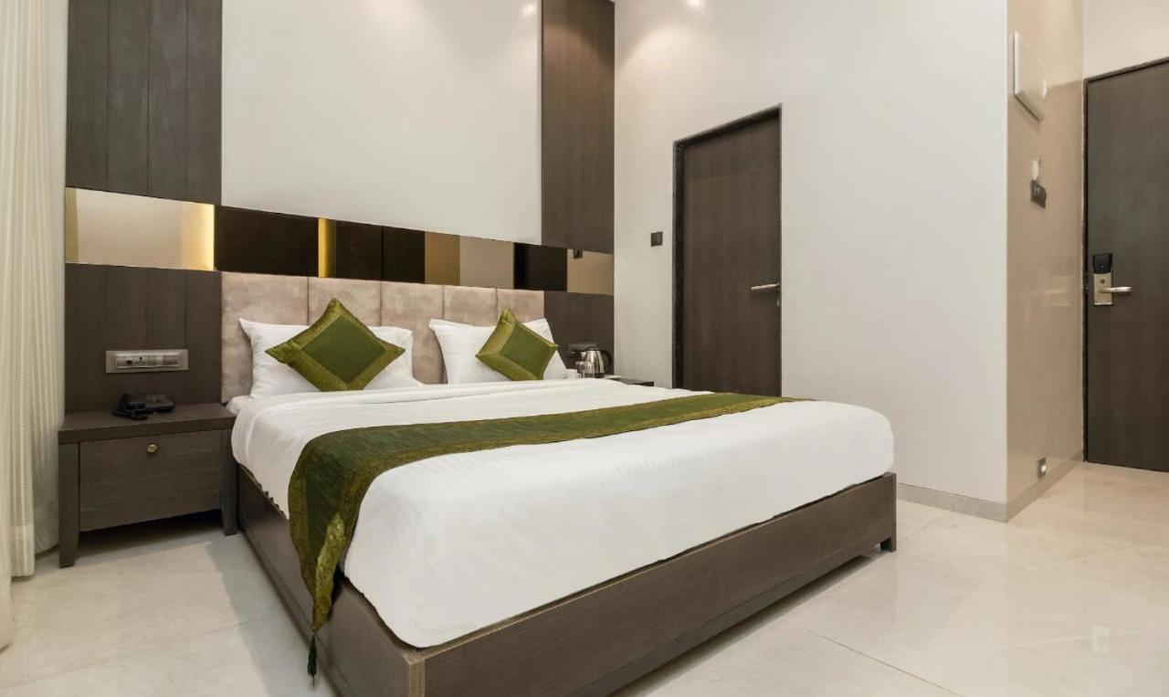 Oyster Andheri West Hotel 3*