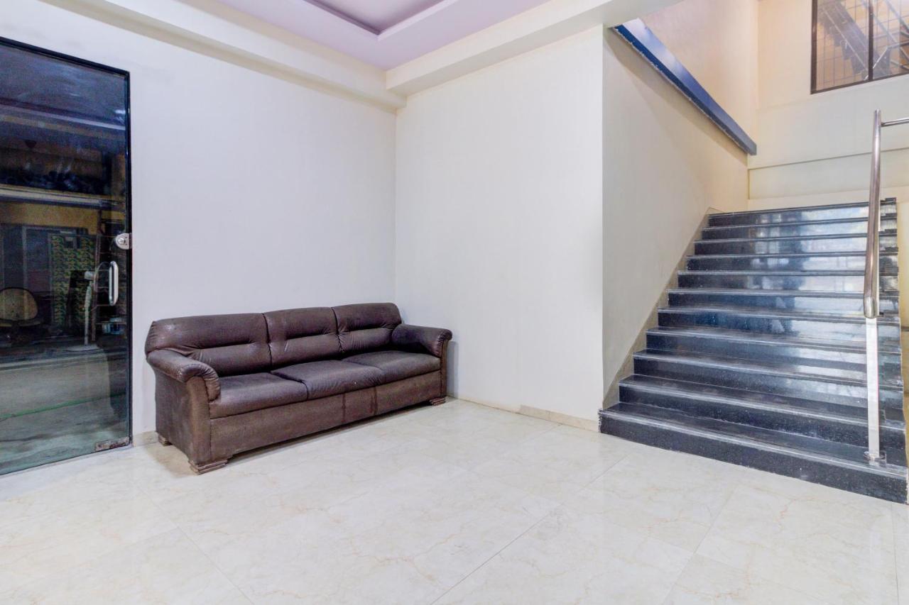 Oyo 66155 Golden Palace 3*
