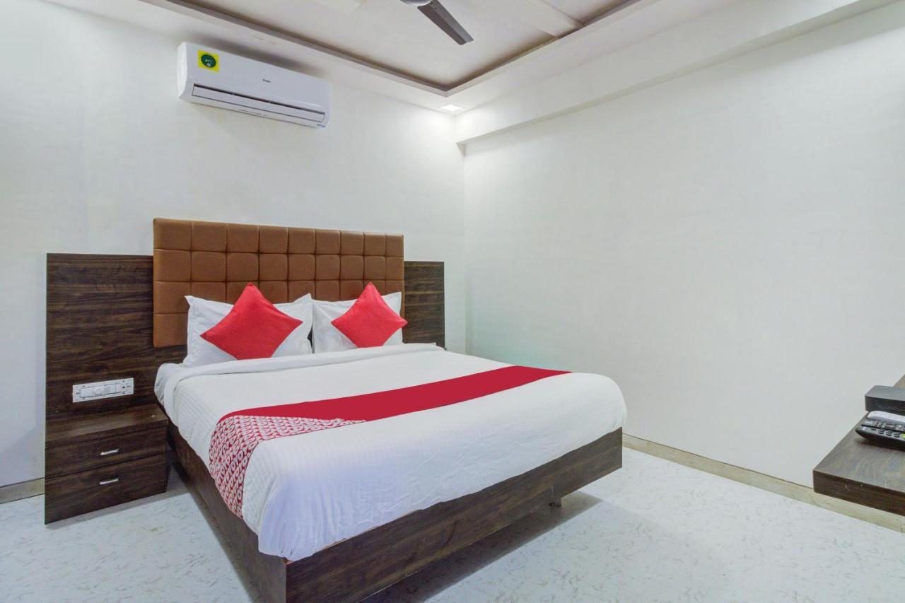 Oyo 66155 Golden Palace Hotel