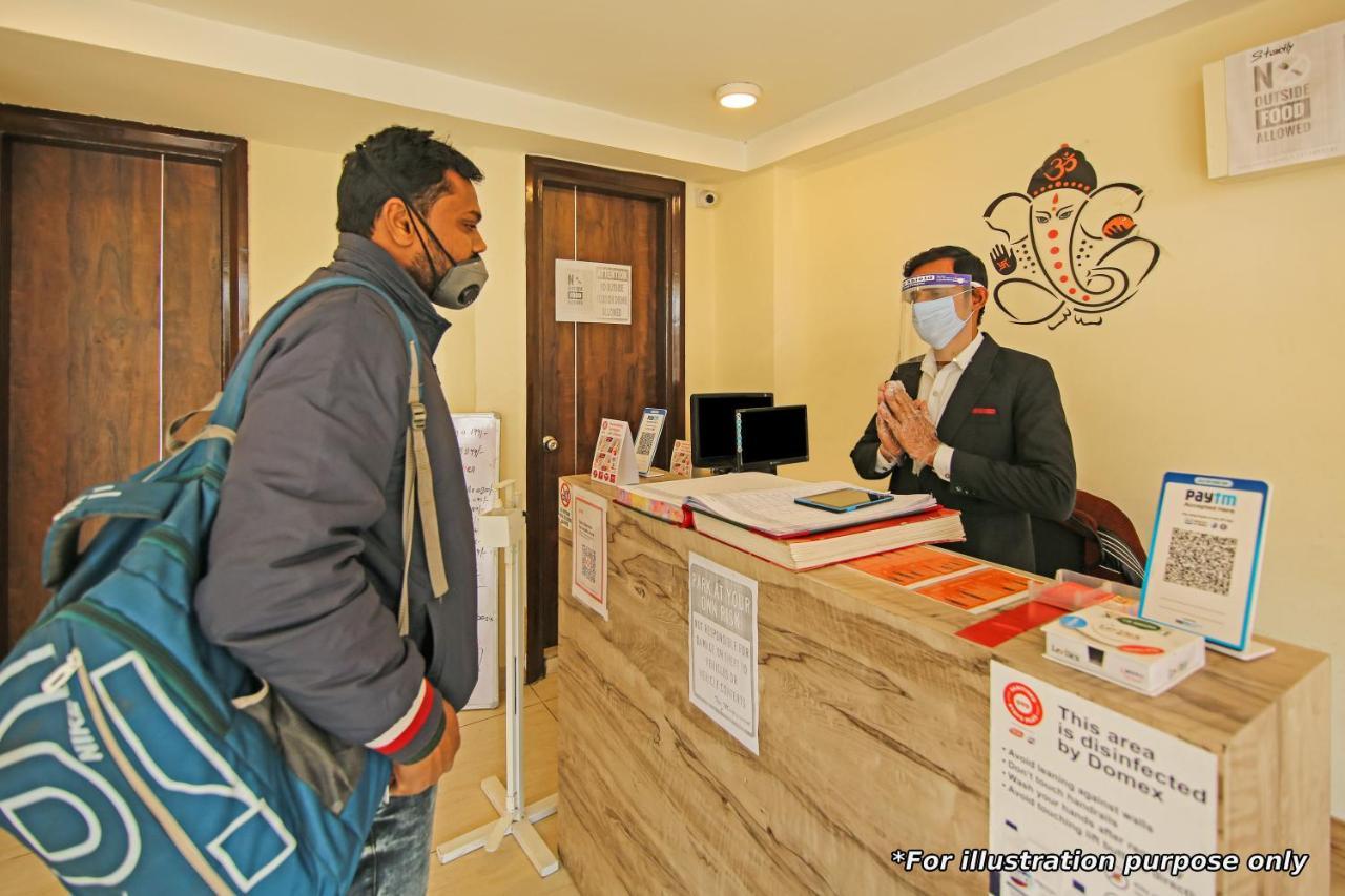 Oyo Flagship 13885 Metro Residency 3*