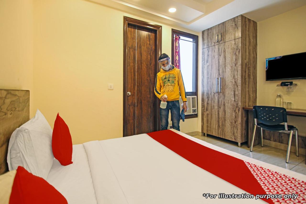 Oyo Flagship 13885 Metro Residency 3*