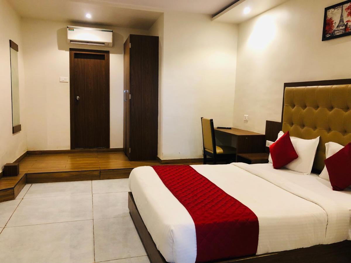Hotel Bkc Grand- Near Trade Centre, Visa Consulate 2*