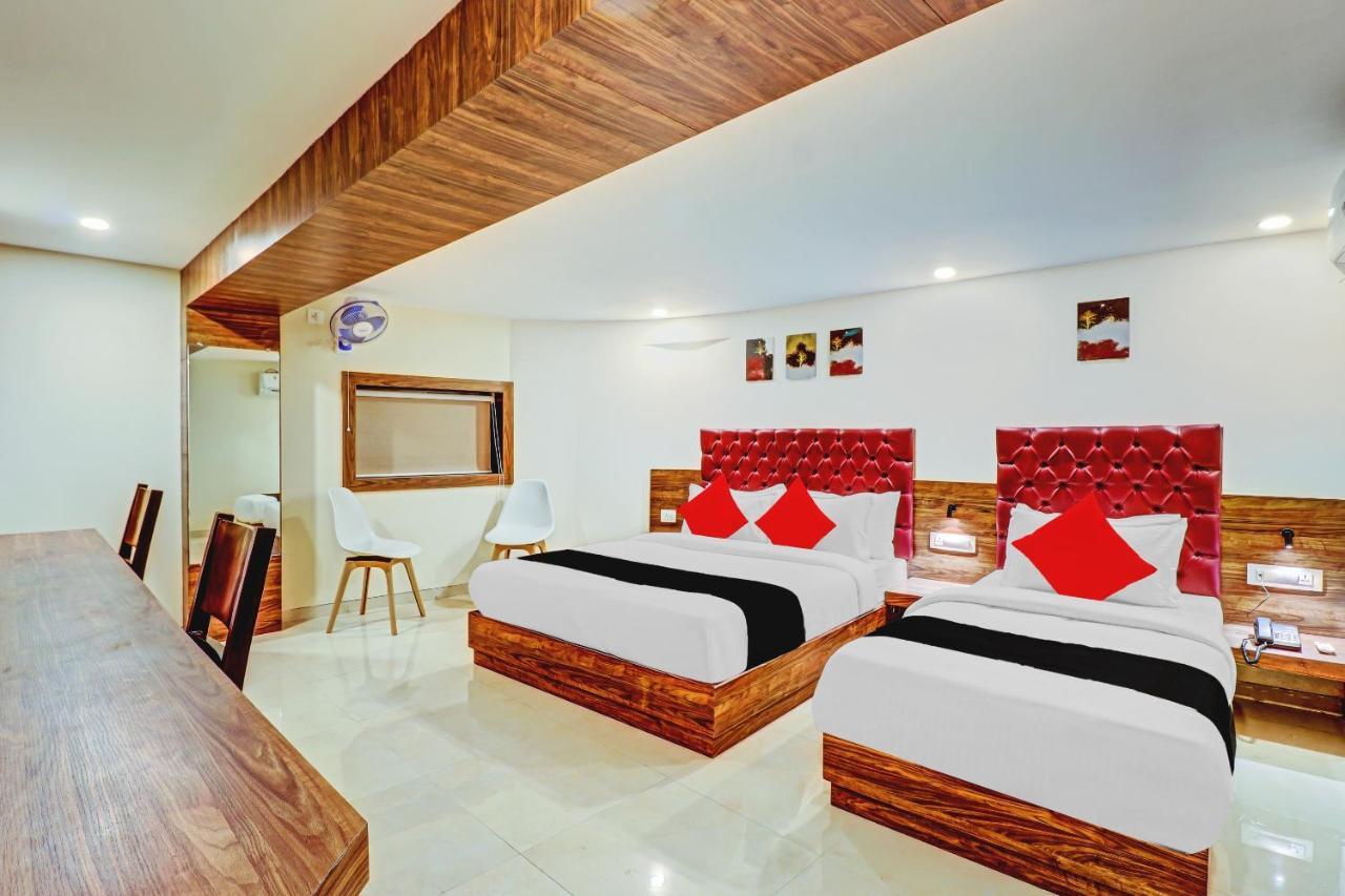 Hotel Capital O 79228 Peninsula Suites