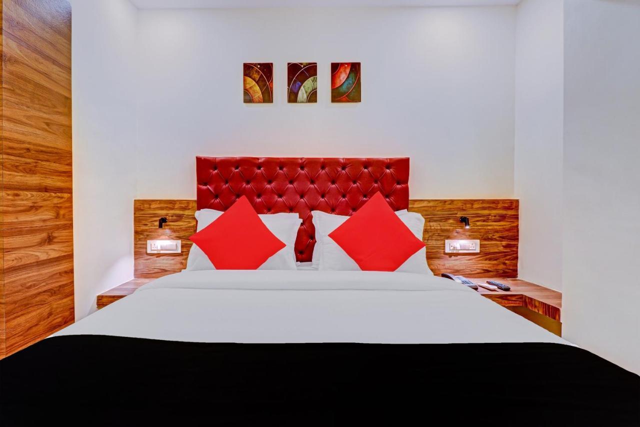 Hotel Capital O 79228 Peninsula Suites