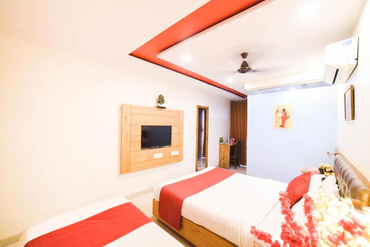Hotel Grandeur-near International Airport 3*