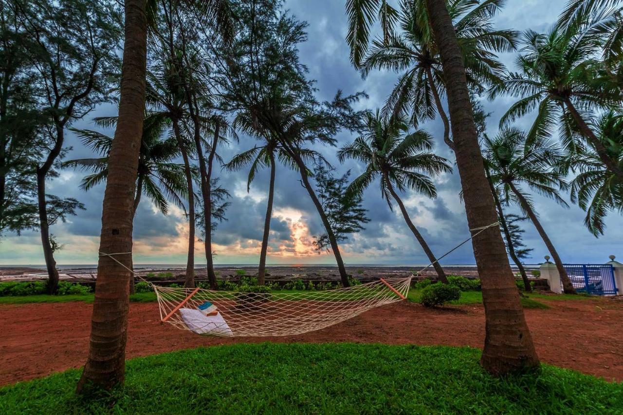 Stayvista's Bharat - Beachfront Serenity With A Spacious Lawn Villa Mumbai