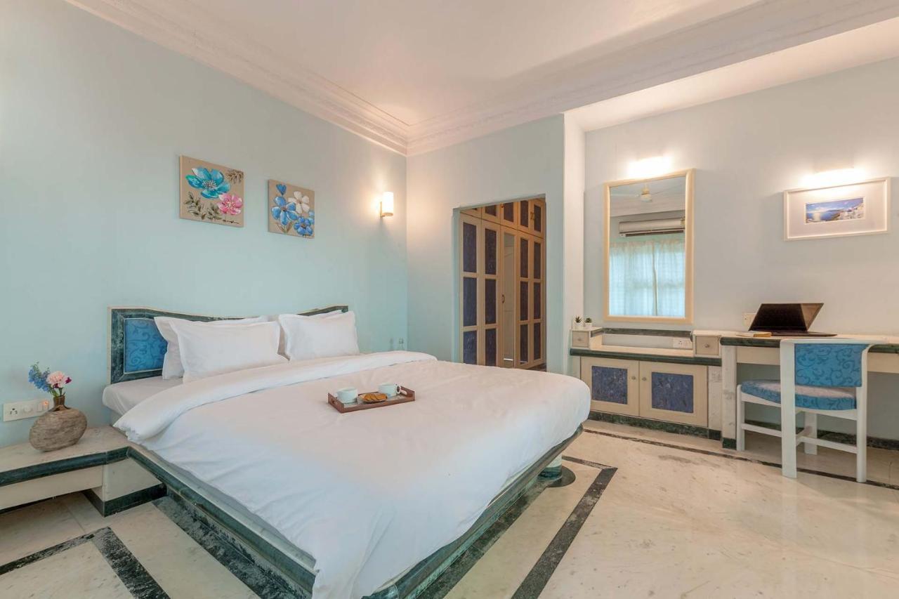 Villa Stayvista's Bharat - Beachfront Serenity With A Spacious Lawn Mumbai