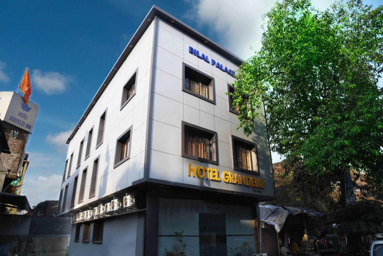 Grandeur-near International Airport Hotel 3*